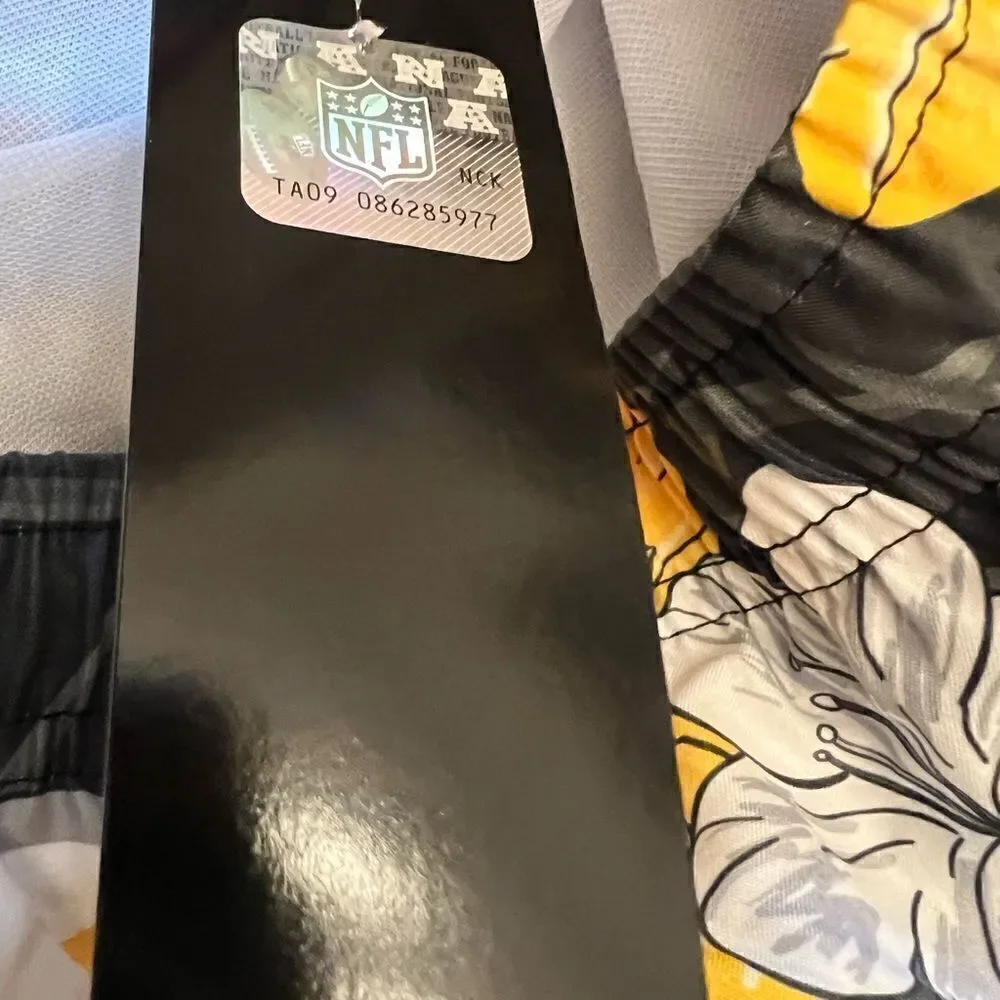 Men’s NWT PITTSBURGH STEELERS NFL MENS HIBISCUS SLIM FIT 5.5